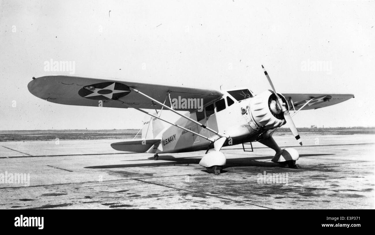 Lo Stinson XR3Q-1, numero di serie 971810, era un aereo civile progettato per ruoli sia militari che civili. È noto per il suo design robusto e la capacità di operare in una varietà di ambienti. Foto Stock