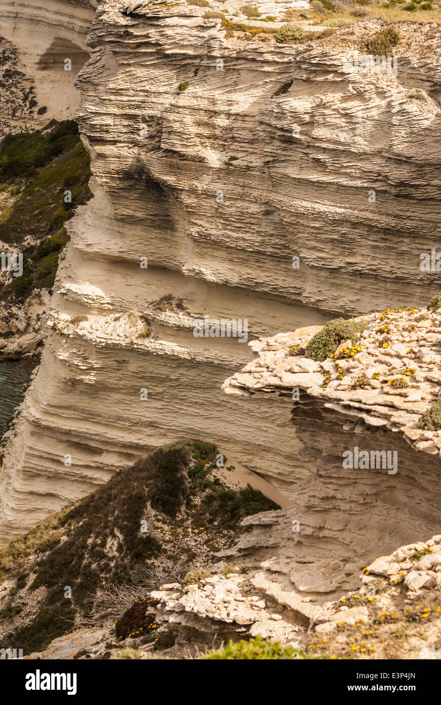 Bellissimo villaggio antico di Bonifacio (Corsica, Francia), sospesa su affascinanti scogliere Foto Stock
