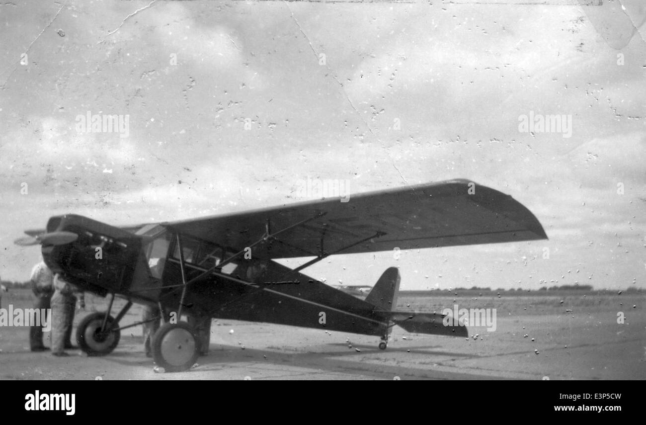 Il Curtiss Robin B, numero di serie 403, è un aereo leggero costruito dalla Curtiss negli anni '1920 L'aereo fa parte del primo sviluppo dell'aviazione generale, notevole per la sua affidabilità e popolarità all'epoca. Foto Stock