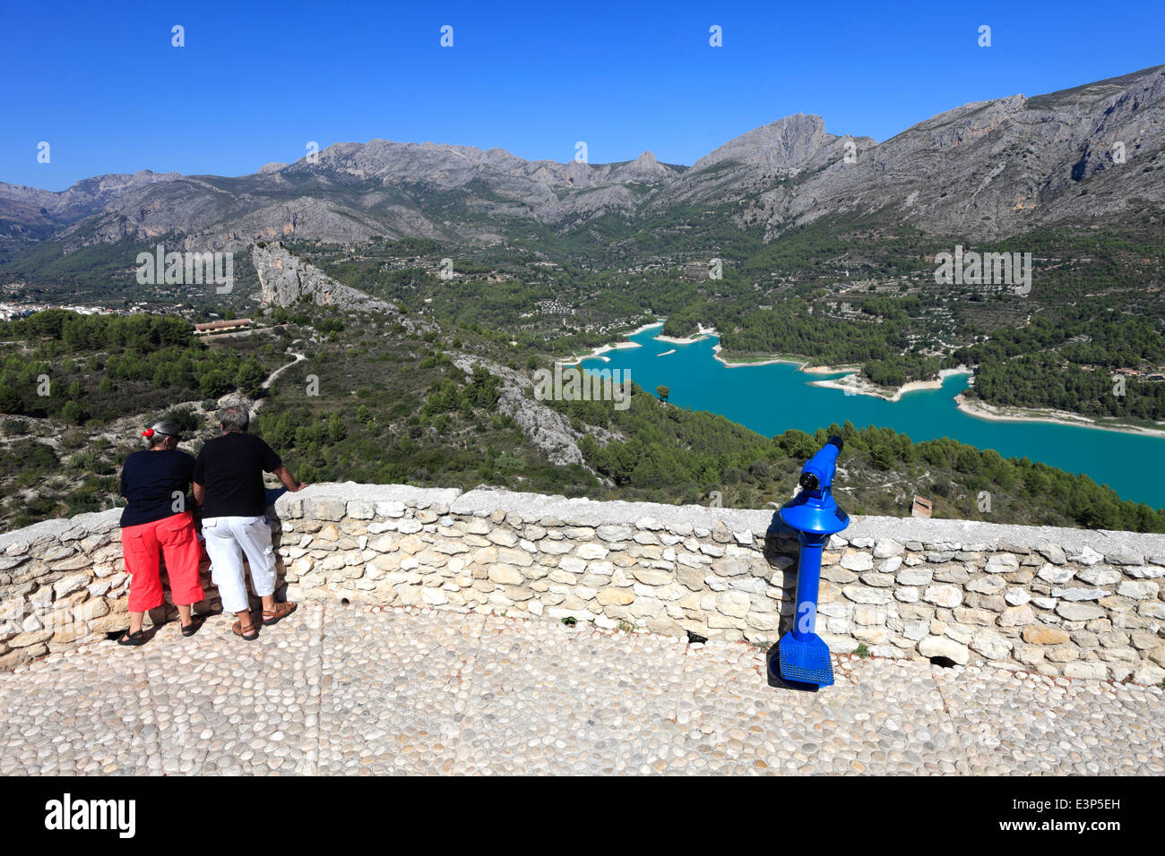 Il serbatoio del lago alla Guadalest monumenti medievali village, Sierrade Aitana montagne, Costa Blanca, Spagna, Europa Foto Stock