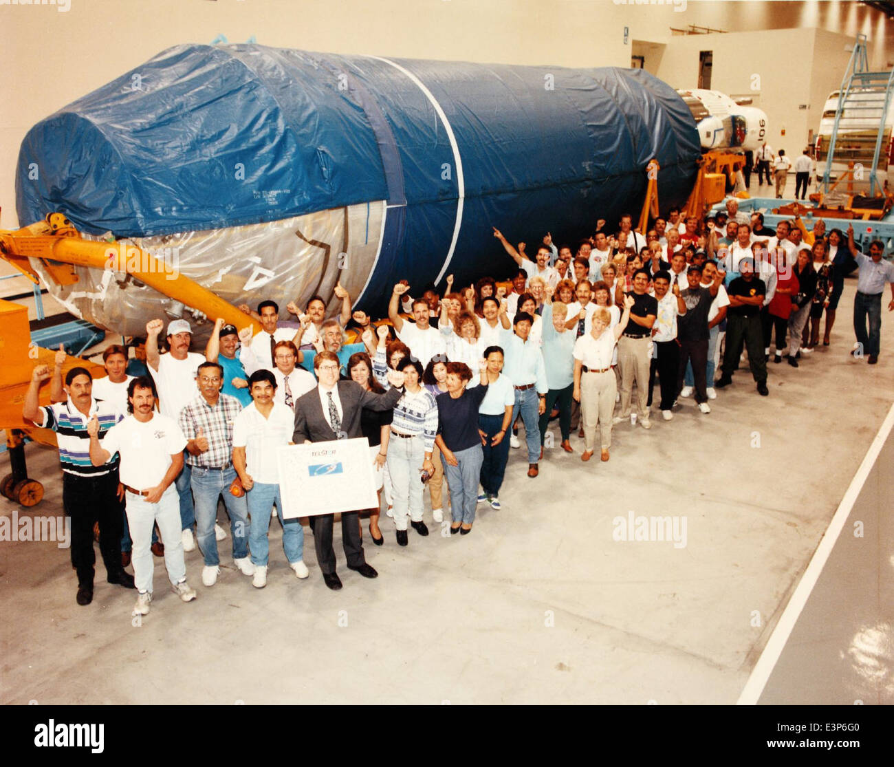 Questa immagine evidenzia il coinvolgimento di Convair/General Dynamics nello sviluppo di razzi dal 1990 al 1993. Il programma Atlas è stato una componente cruciale degli sforzi aerospaziali della società, contribuendo alle missioni militari e di esplorazione spaziale. Foto Stock Questa immagine evidenzia il coinvolgimento di Convair/General Dynamics nello sviluppo di razzi dal 1990 al 1993. Il programma Atlas è stato una componente cruciale degli sforzi aerospaziali della società, contribuendo alle missioni militari e di esplorazione spaziale. Foto Stock