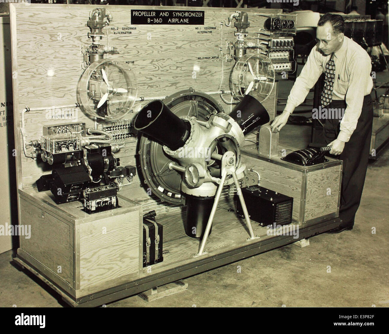 Lo stabilimento Convair/General Dynamics, mostrato qui, è stato fondamentale nello sviluppo di sistemi di addestramento per il bombardiere B-36. Questo sistema era essenziale per preparare gli equipaggi durante l'era della Guerra fredda. Foto Stock