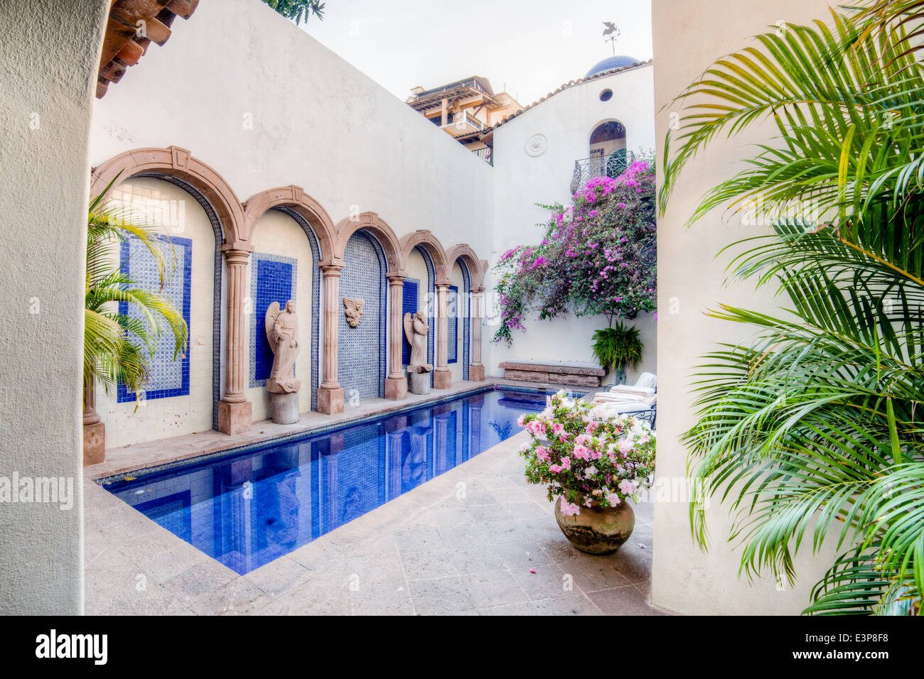 Piscina del coloniale Hacienda San Angel - Puerto Vallarta, Messico. Foto Stock