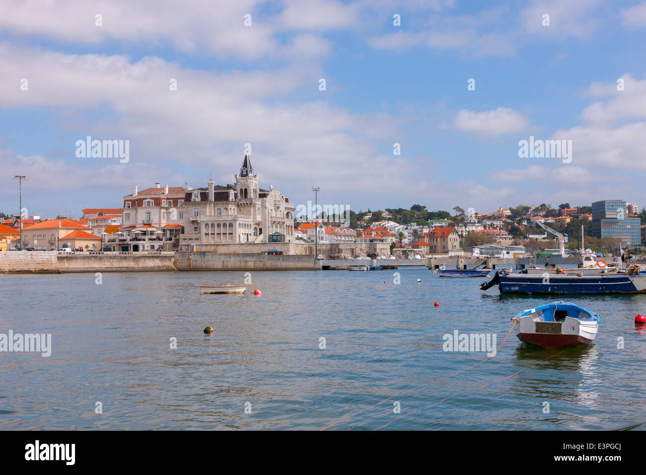 Cascais un bel vecchio villaggio di pescatori. A nord di Lisbona Portogallo. Foto Stock