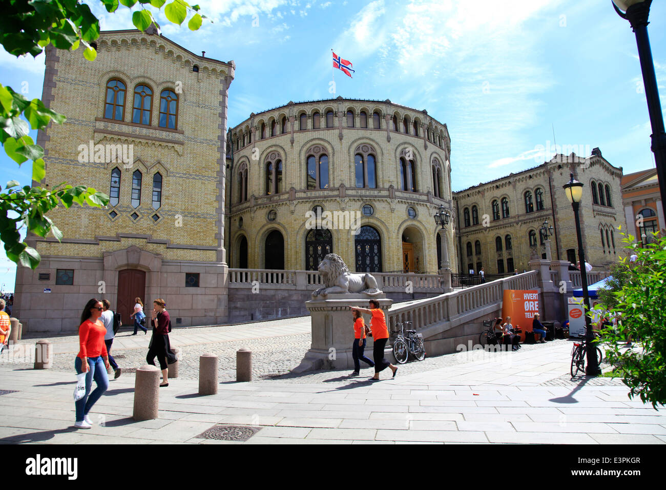 In Storting, l'edificio del parlamento a Oslo il parlamento norvegese ha convoca. L edificio è stato costruito nel 1861. Foto: Klaus Nowottnick Data: giugno 3, 2014 Il Municipio di Oslo è ogni anno il 10 dicembre (Anniversario della deat Foto Stock