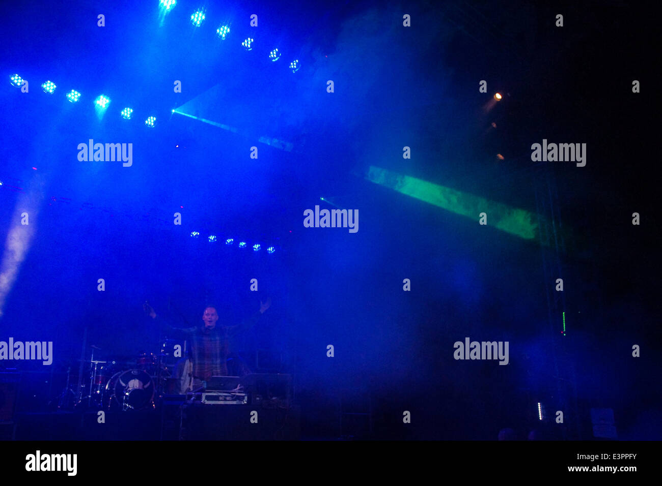 Kiel, Germania. 24nd giugno, 2014. La luce laser show di Kieler Woche Musik tenda Credito: Björn Deutschmann/Alamy Live News Foto Stock