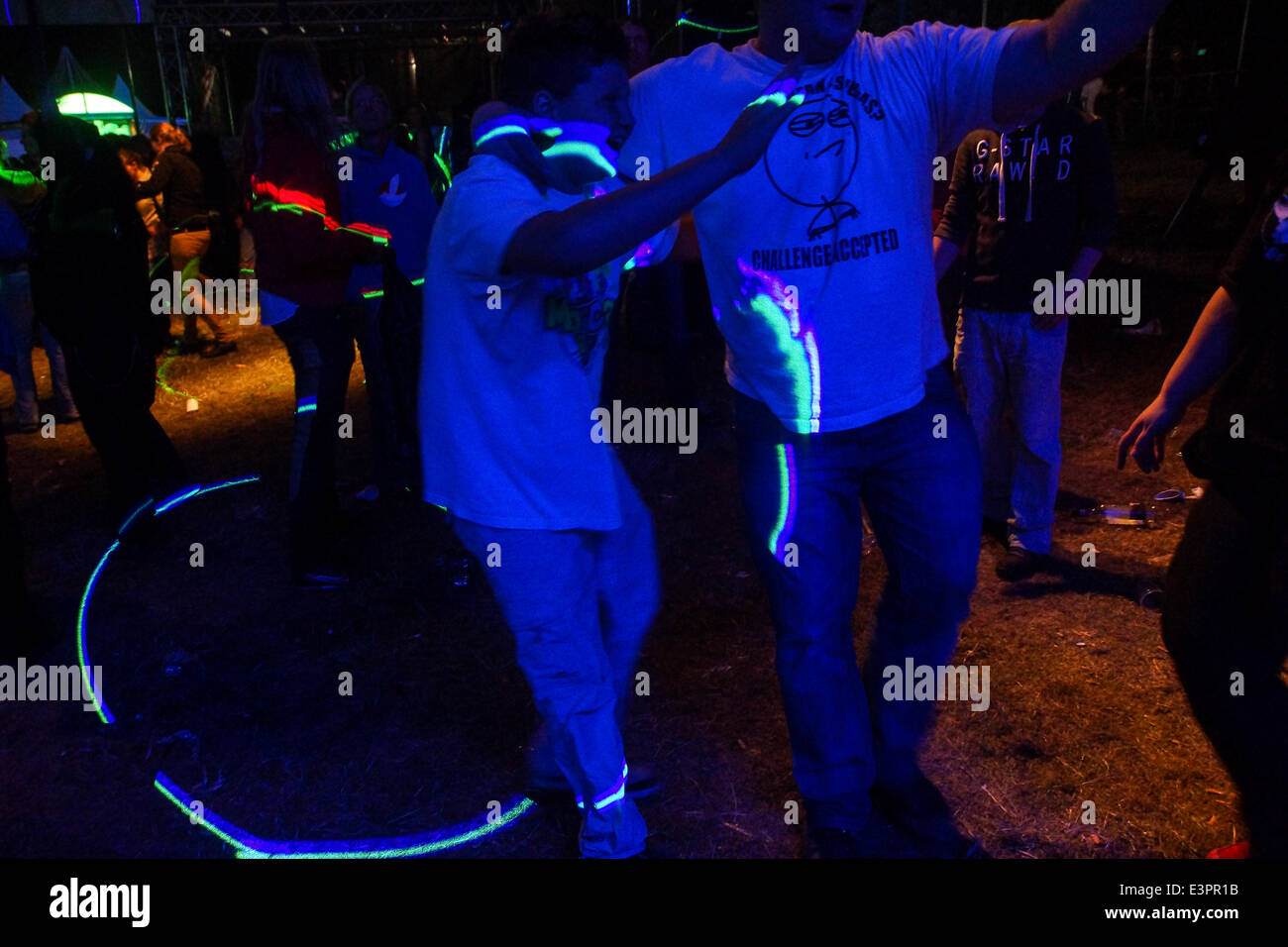 Kiel, Germania. 24nd giugno, 2014. La luce laser show di Kieler Woche Musik tenda Credito: Björn Deutschmann/Alamy Live News Foto Stock