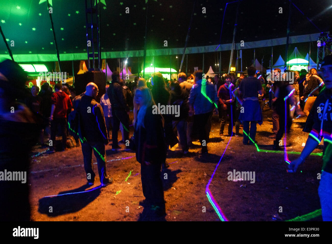 Kiel, Germania. 24nd giugno, 2014. La luce laser show di Kieler Woche Musik tenda Credito: Björn Deutschmann/Alamy Live News Foto Stock
