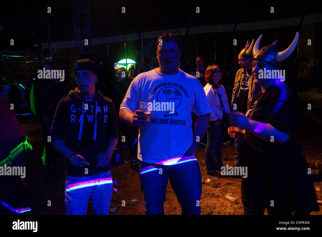 Kiel, Germania. 24nd giugno, 2014. La luce laser show di Kieler Woche Musik tenda Credito: Björn Deutschmann/Alamy Live News Foto Stock