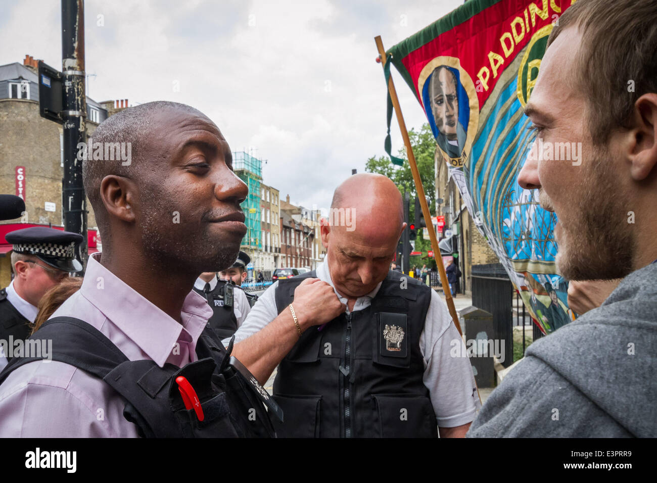 Londra, Regno Unito. Il 27 giugno 2014. Protesta Anti-Eviction dagli attivisti contro Consiglio di Camden ufficiali giudiziari in London Credit: Guy Corbishley/Alamy Live News Foto Stock