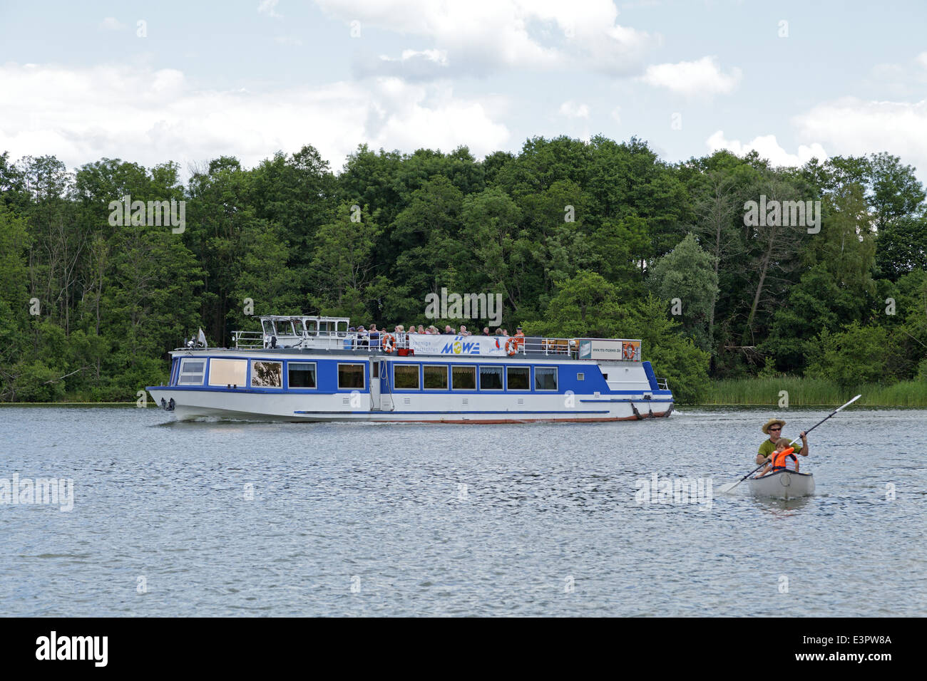 Escursione in barca, Grosser Lychensee (Big Lychen lago), Lychen, Uckermark, Brandeburgo, Germania Foto Stock