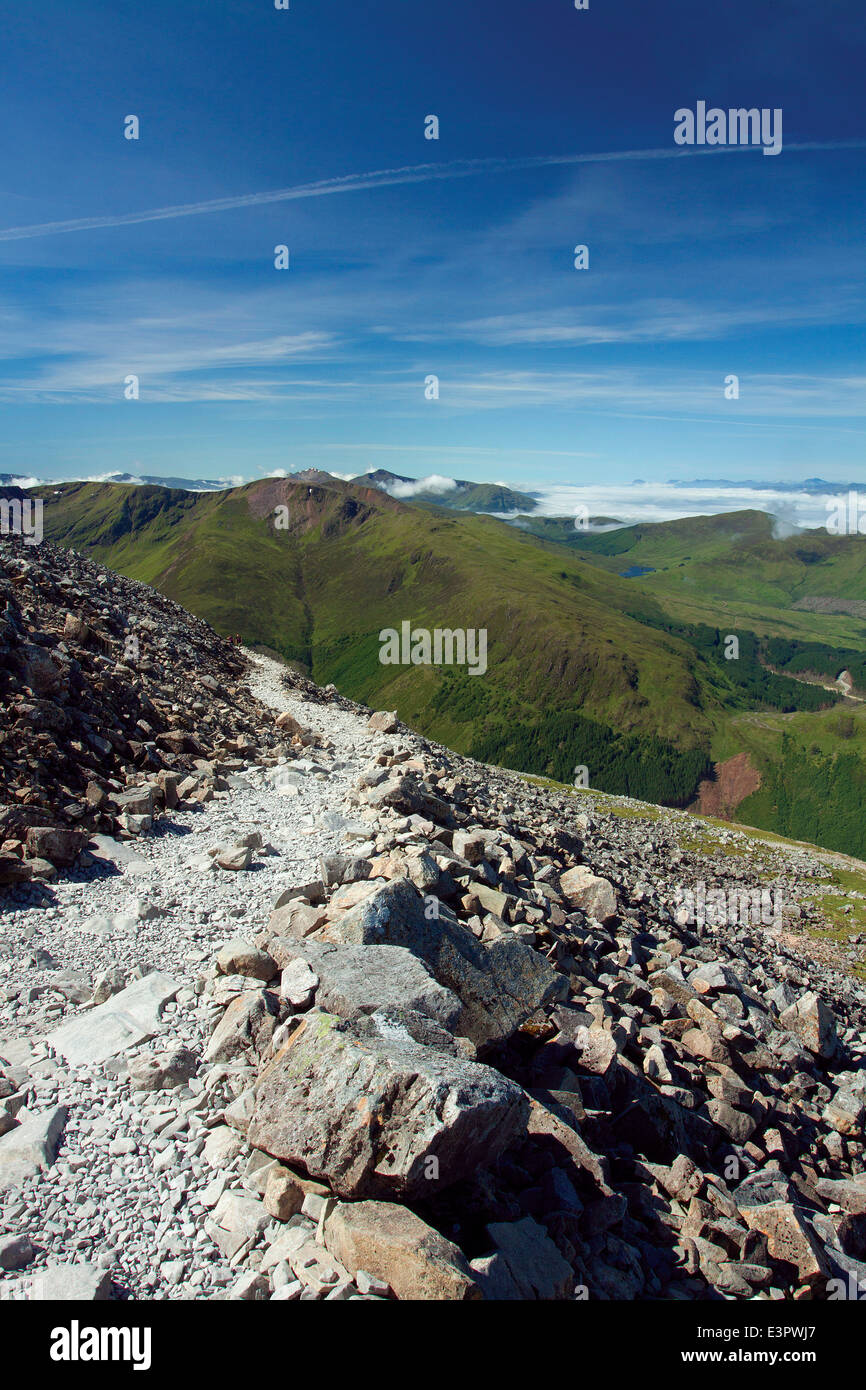 Glen Nevis e la Mamores dalla montagna via, Ben Nevis, Lochaber Foto Stock