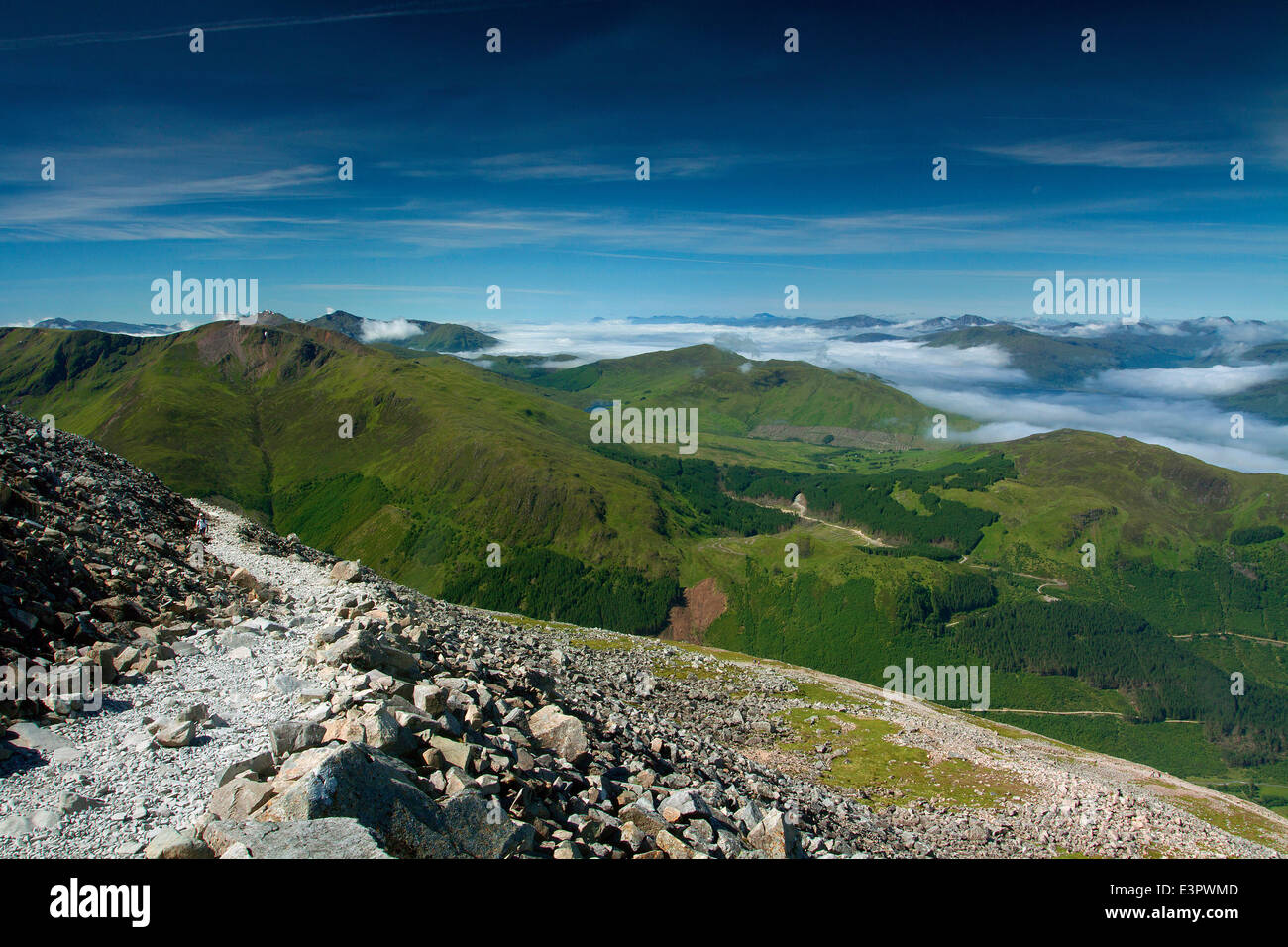 Glen Nevis e la Mamores dalla montagna via, Ben Nevis, Lochaber Foto Stock