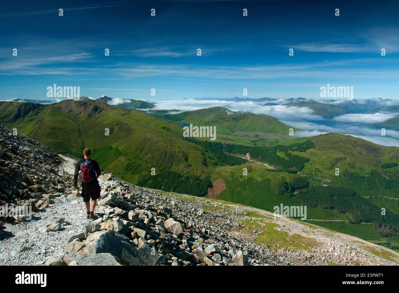Glen Nevis e la Mamores dalla montagna via, Ben Nevis, Lochaber Foto Stock