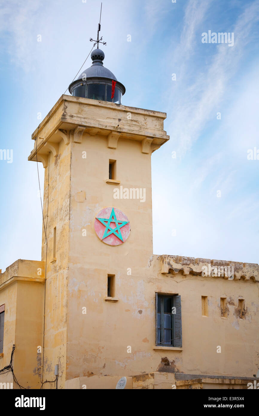 Giallo torre faro di Cap Malabata. Tangeri, Marocco Foto Stock