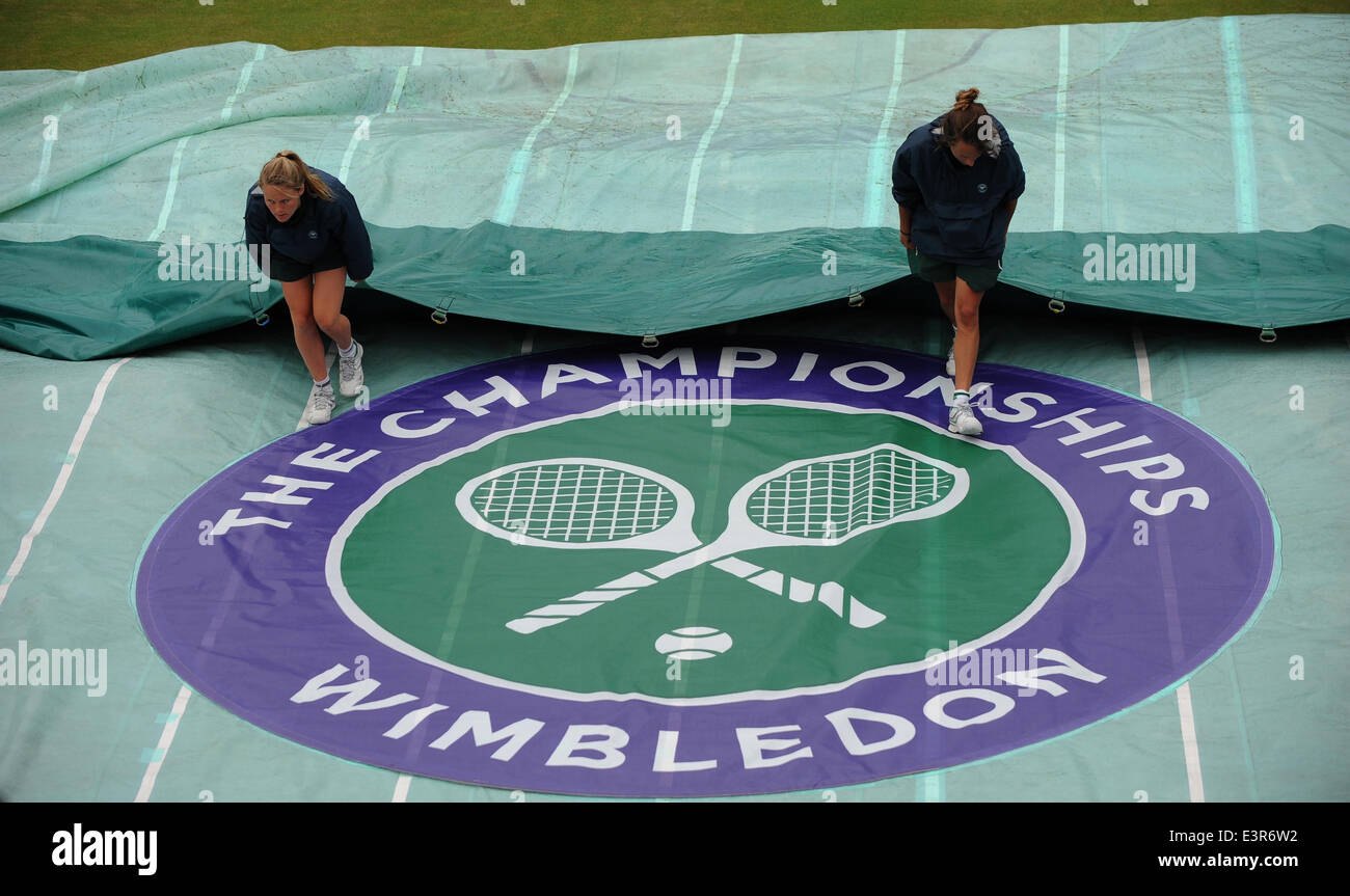 Corte copre COMING OFF SU COU i campionati di Wimbledon 20 All England Tennis Club Wimbledon Londra Inghilterra 27 Giugno 20 Foto Stock