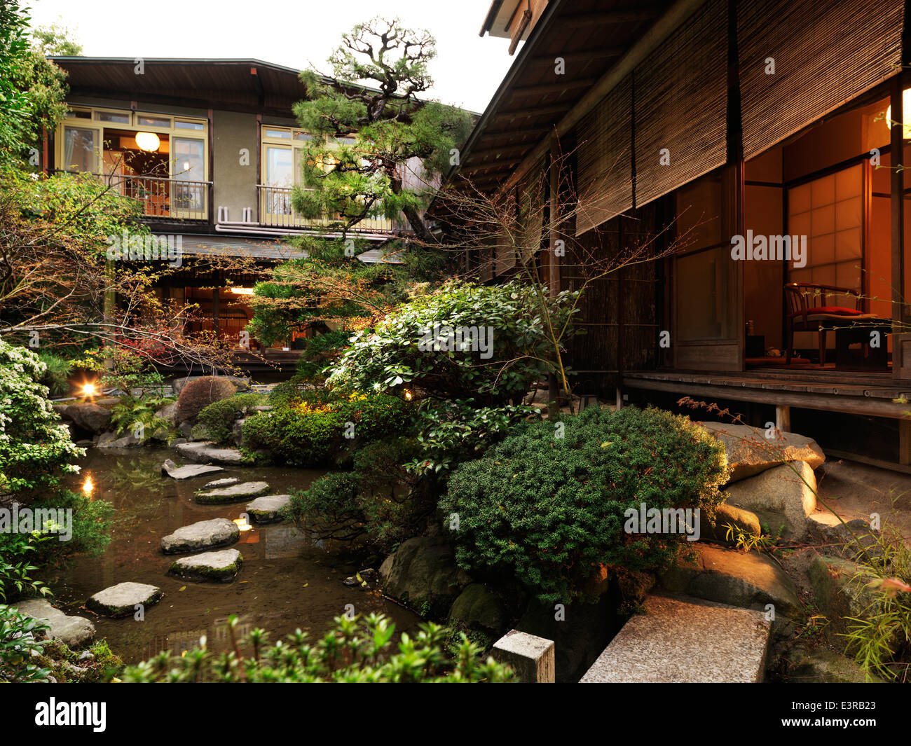 Ryokan giapponese hotel con un giardino. Kyoto, Giappone. Foto Stock