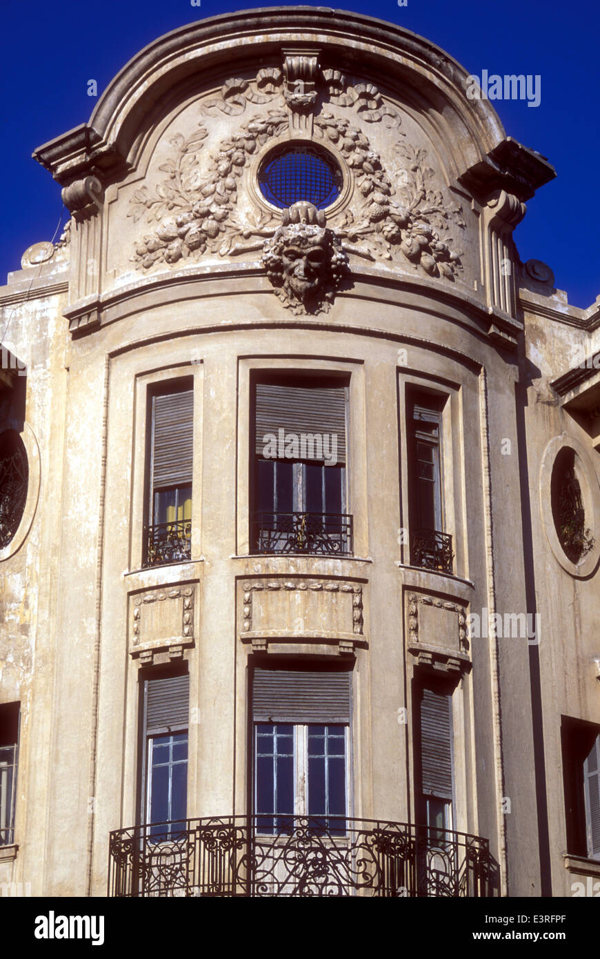 Art-deco facciata di un edificio a Casablanca in Marocco Foto Stock