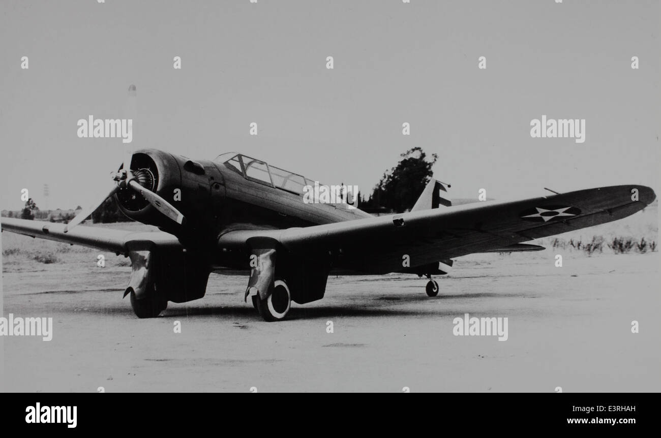 Questa immagine, parte della collezione Charles M. Daniels, mostra un aereo Northrop, evidenziando il ruolo dei progetti innovativi di Northrop nell'aviazione iniziale. Le caratteristiche dell'aeromobile nella collezione risalgono probabilmente agli anni '1930 e riflettono i contributi dell'azienda alle tecnologie dell'aviazione e della difesa. Foto Stock
