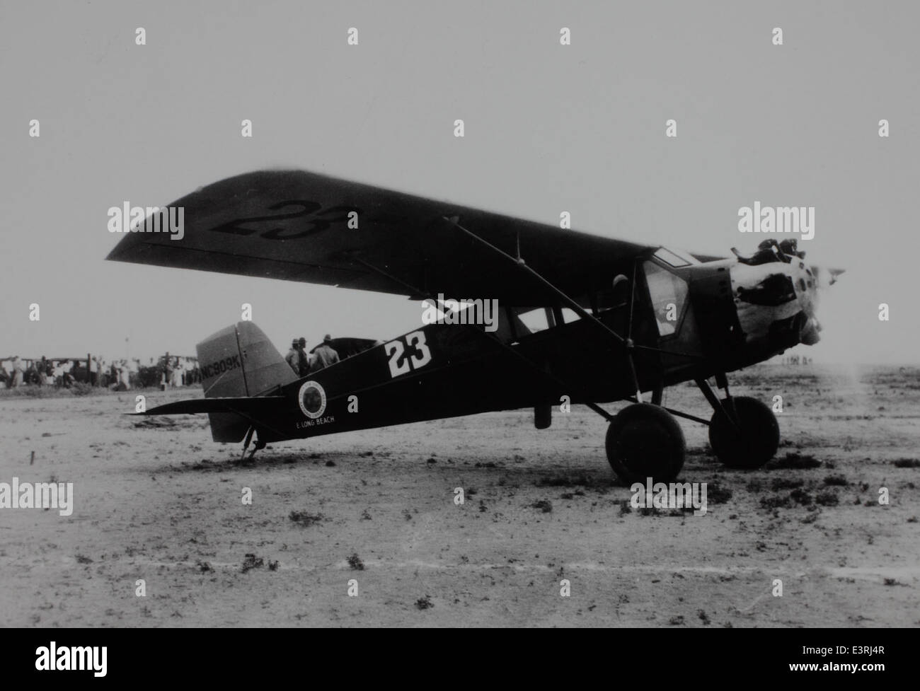 Il monoplano 23 è stato un aereo pionieristico progettato per applicazioni civili e militari. Questa fotografia, parte della collezione Women of Flight, mette in evidenza il contributo delle aviatrici allo sviluppo dell'aviazione precoce. Foto Stock