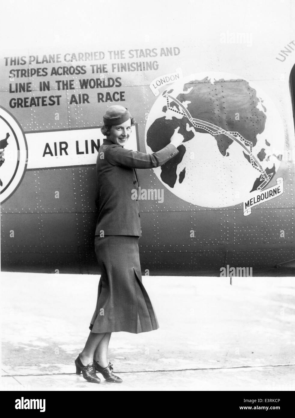 Questa foto della Charles M. Daniels Collection mostra il Boeing 247, uno dei primi aerei di linea moderni, che mostra il suo design e il suo significato nello sviluppo dell'aviazione commerciale. L'immagine mette in evidenza il suo ruolo nelle corse aeree e nelle applicazioni civili delle compagnie aeree. Foto Stock