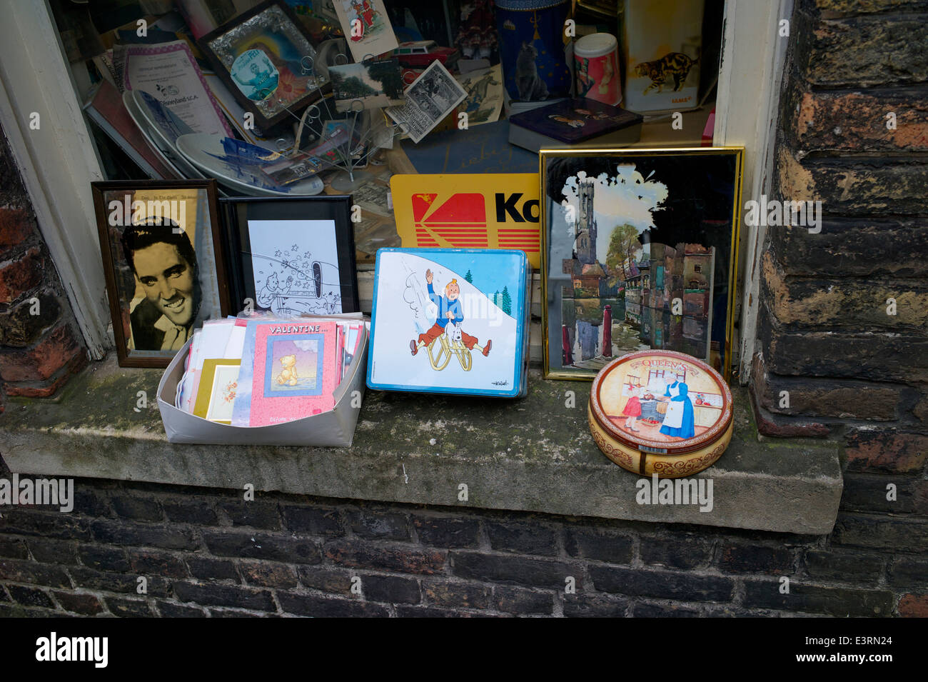 Tintin memorabilia tra bric a brac, Bruges, Belgio Foto Stock