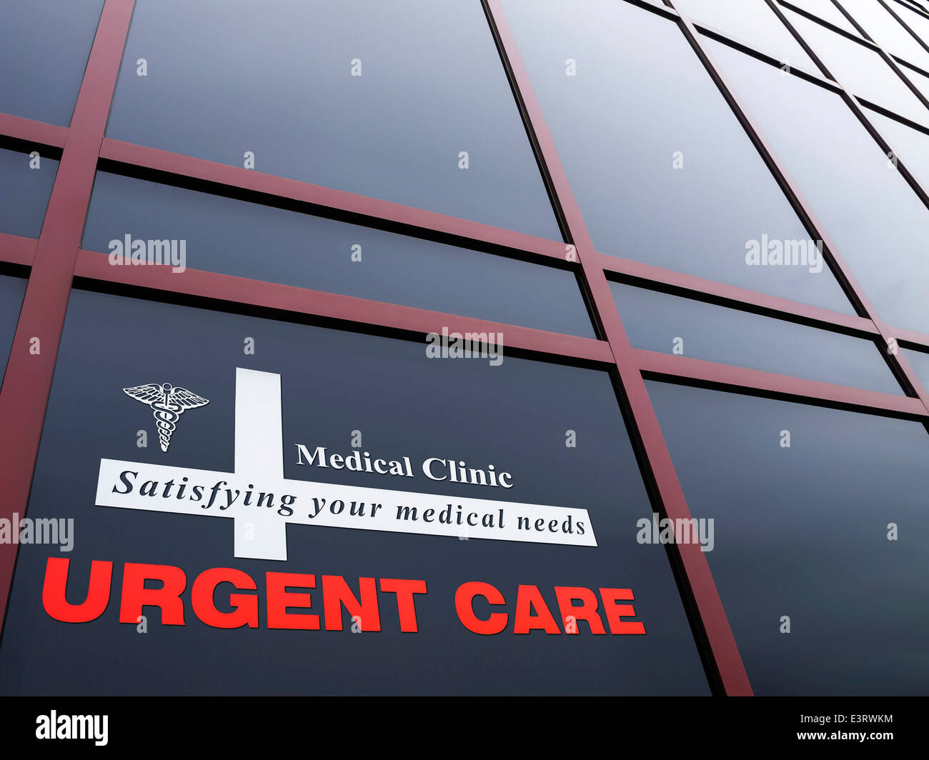 Cure urgenti edificio e segno. Sono state le cure mediche è dato Foto Stock