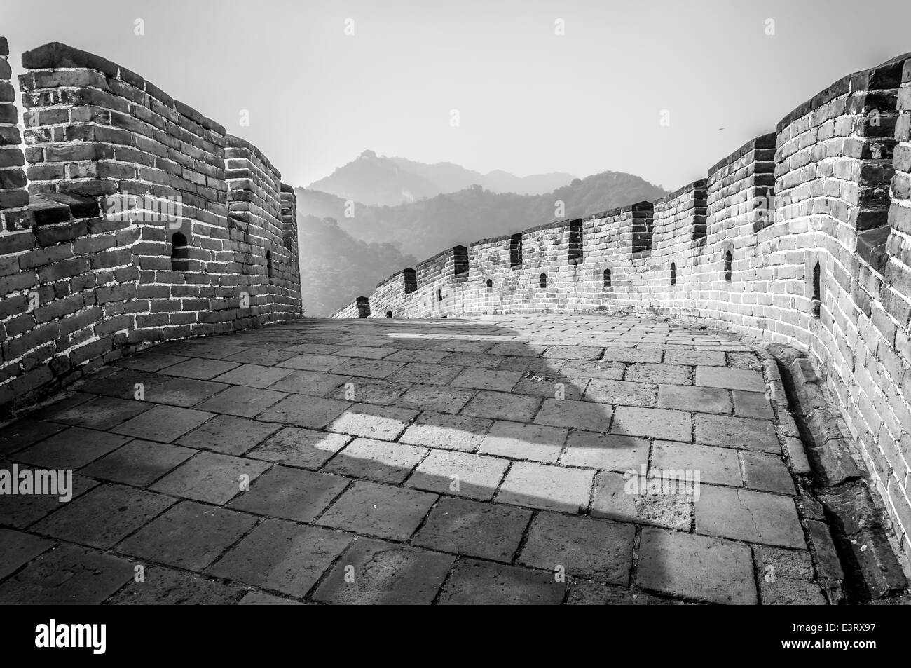Immagine in bianco e nero della Grande Muraglia a Mutianyu. Foto Stock