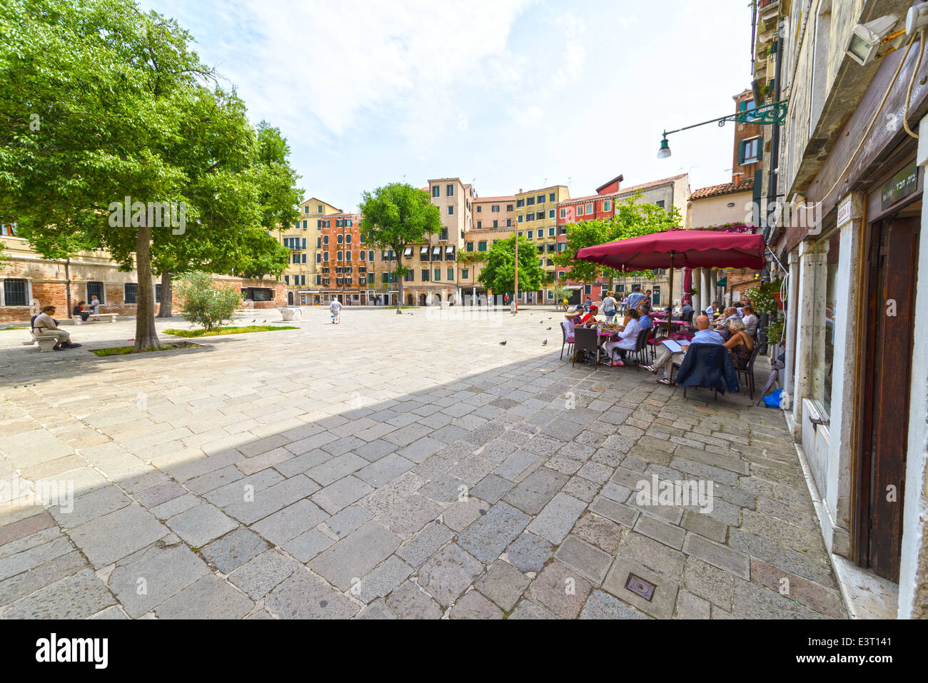 La piazza principale del Ghetto Ebraico di Venezia, Italia Foto Stock