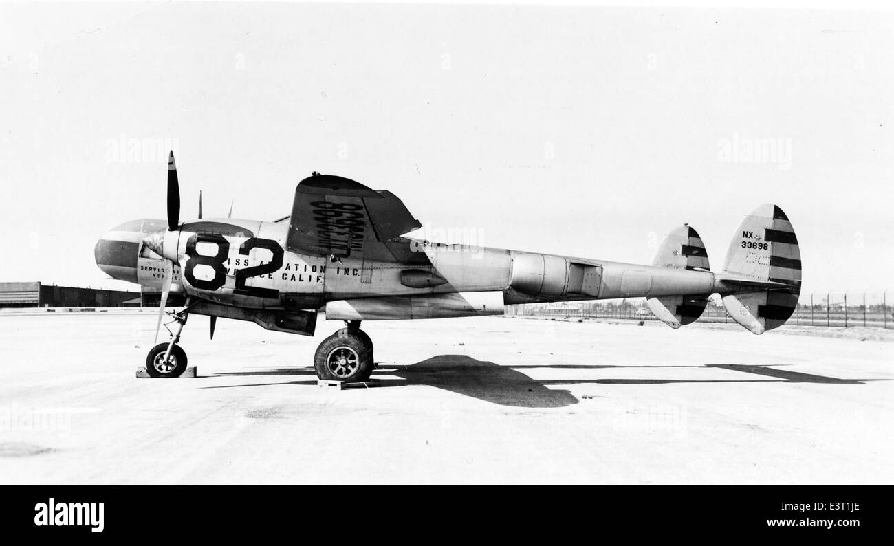 Questa immagine della collezione Charles M. Daniels mostra un aereo importante o un evento legato alla storia dell'aviazione. La collezione offre informazioni significative sui contributi dell'aviazione militare e civile. Foto Stock