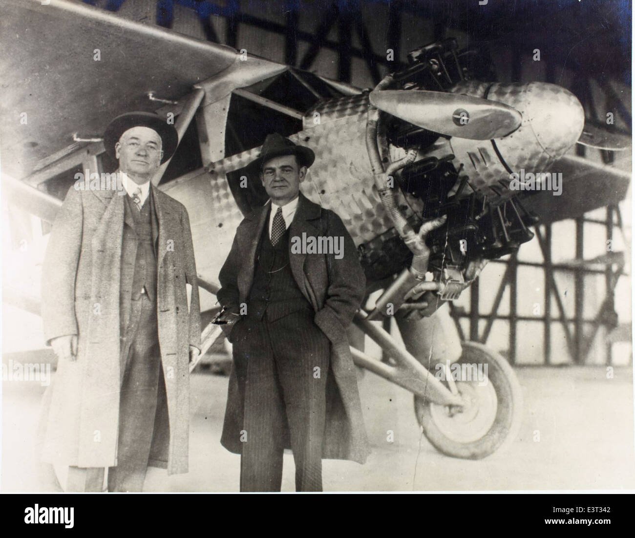 Questa immagine è tratta dalla collezione Andrew Fodor, che offre uno sguardo sulla storia dell'aviazione. La collezione presenta foto rare di aerei, tecnologia di volo e pionieri dell'aviazione. Foto Stock