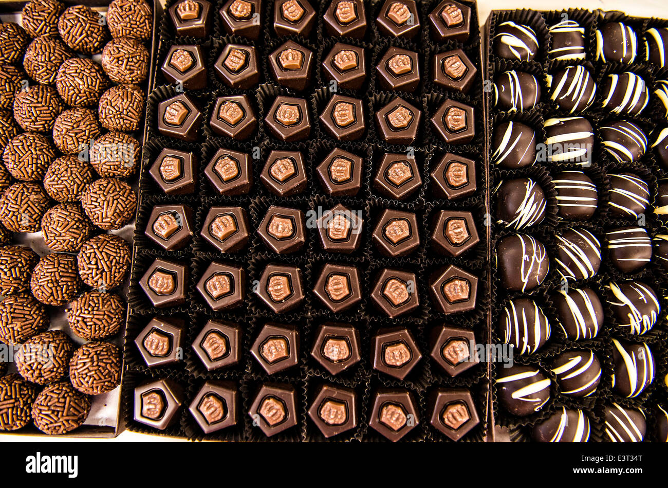Box artigianale di tartufi di cioccolato da Rhebs Candy Giugno 18, 2014 a Baltimora, Maryland. Rhebs Candy è stata una istituzione di Baltimore per 98 anni. Foto Stock