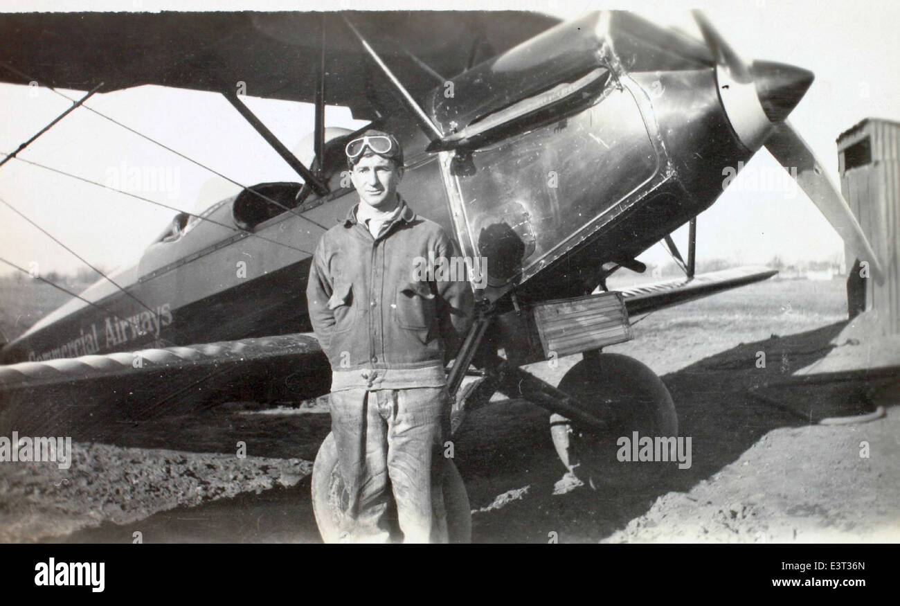 Questa fotografia fa parte della collezione Andrew Fodor, che cattura un momento importante nella storia dell'aviazione. La collezione è nota per la sua rappresentazione dell'aviazione antica e dei suoi contributi al progresso dell'aviazione. Foto Stock