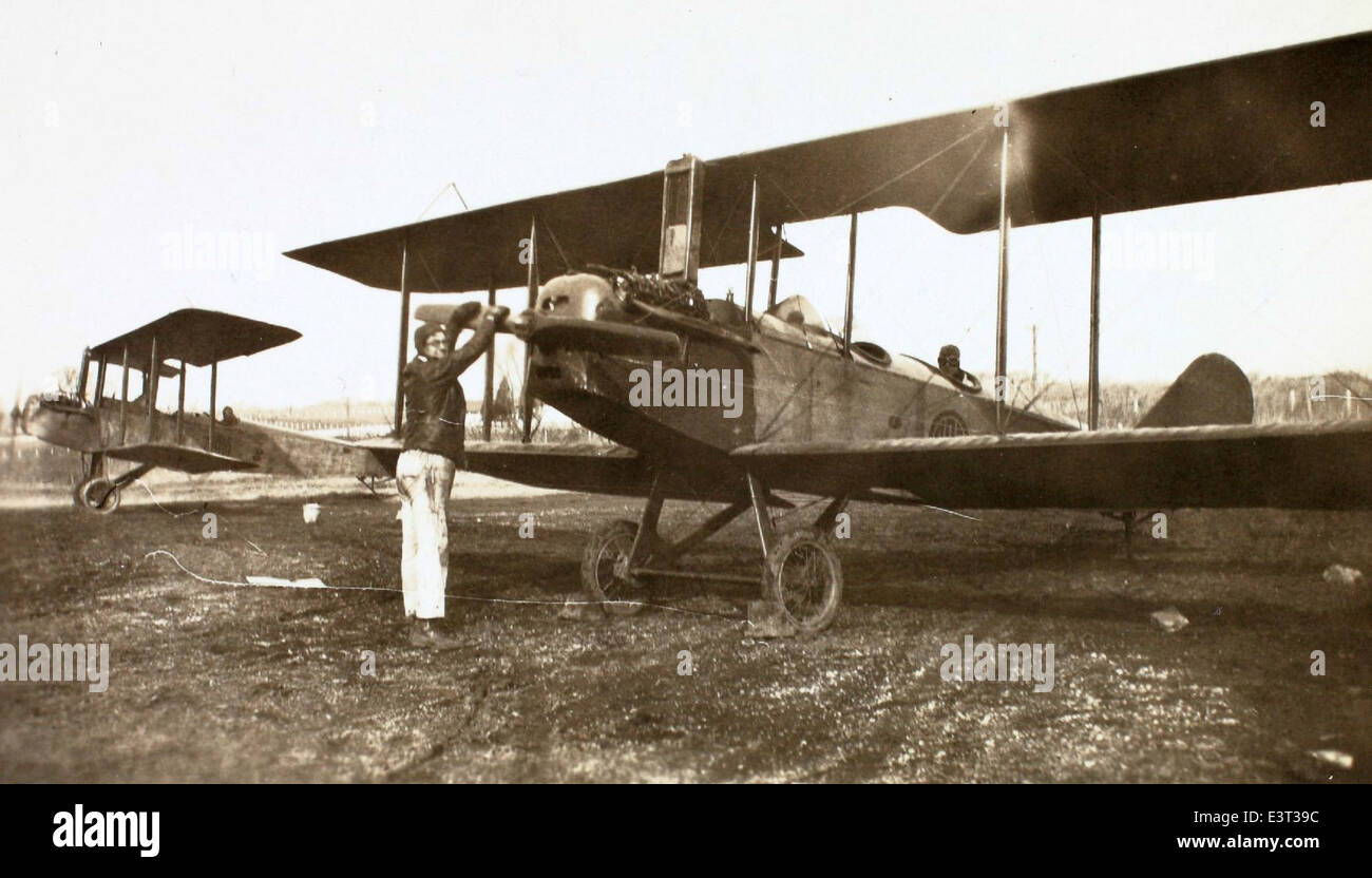 La collezione Andrew Fodor include una varietà di immagini storiche dell'aviazione, che mostrano aerei ed eventi legati all'aviazione. La collezione è una risorsa significativa per comprendere la storia e lo sviluppo dell'aviazione. Foto Stock