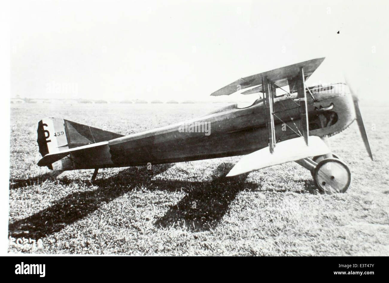 Questa immagine mostra lo SPAD VII, un caccia francese utilizzato durante la prima guerra mondiale. Lo SPAD VII fu uno dei caccia alleati di maggior successo nel conflitto, noto per la sua velocità, manovrabilità ed efficacia nel combattimento aereo. Foto Stock