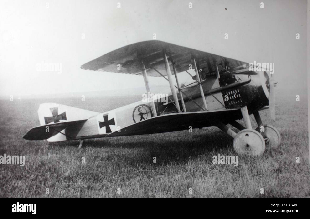 Lo SPAD VII era un biplano francese ampiamente utilizzato durante la prima guerra mondiale. Noto per la sua durata e l'alta velocità, era uno degli aerei da combattimento più efficaci del suo tempo, giocando un ruolo significativo nel combattimento aereo durante la guerra. Foto Stock