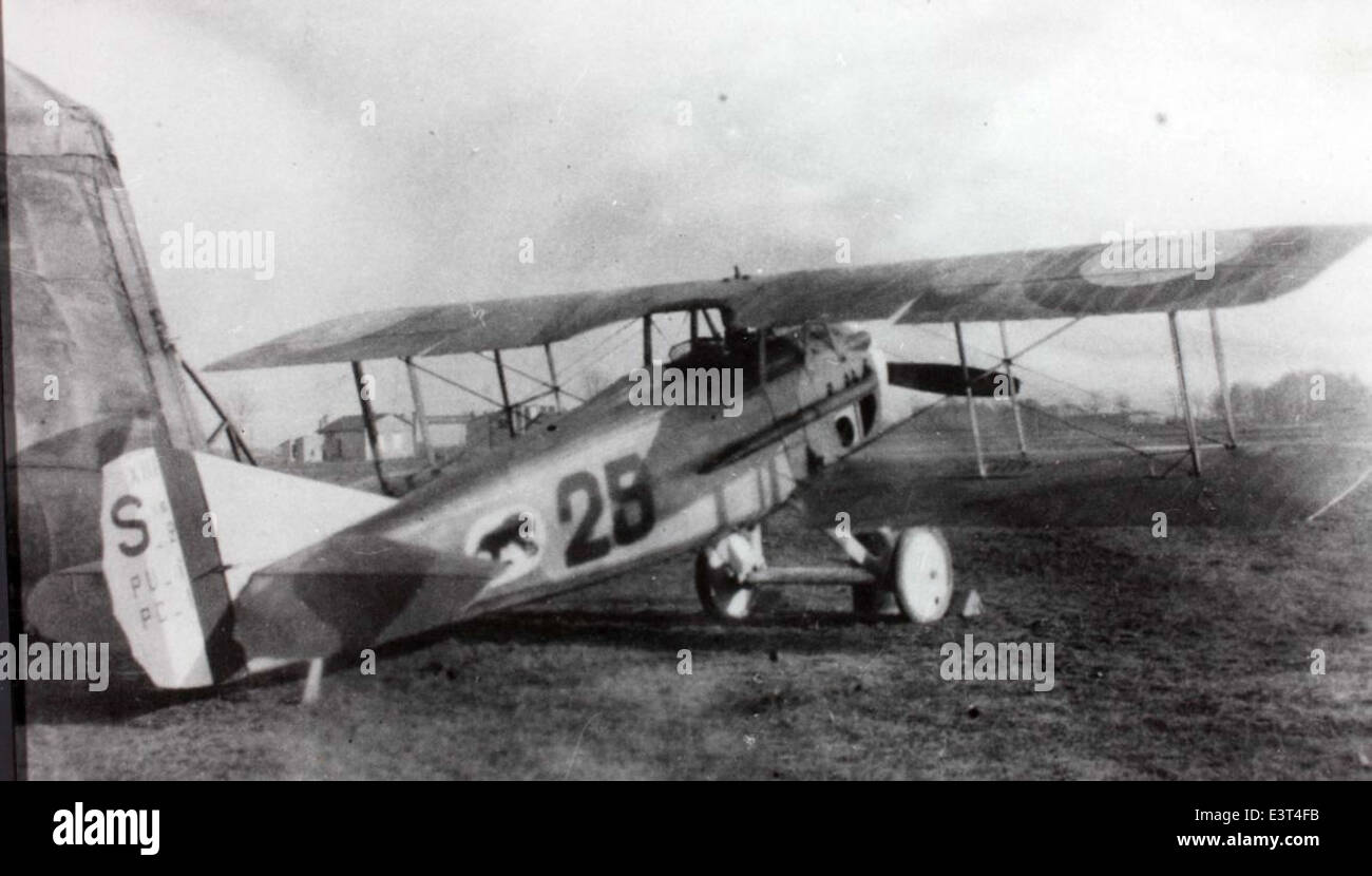 Lo SPAD XIII era un biplano francese utilizzato dagli Alleati durante la prima guerra mondiale, rinomato per la sua velocità e manovrabilità, fu uno dei velivoli di maggior successo della guerra, servendo come caccia primario per piloti francesi e americani in combattimento aereo. Foto Stock