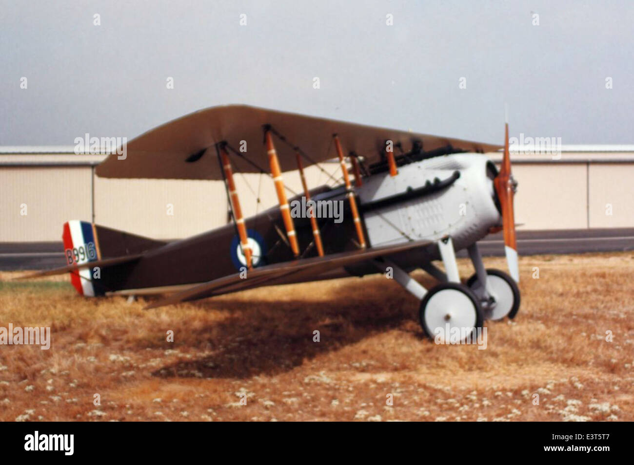 Lo SPAD VII era un aereo da caccia biplano francese utilizzato durante la prima guerra mondiale. Era noto per la sua durata e potenza di fuoco, e divenne uno dei velivoli di maggior successo della guerra in combattimento aereo. Foto Stock