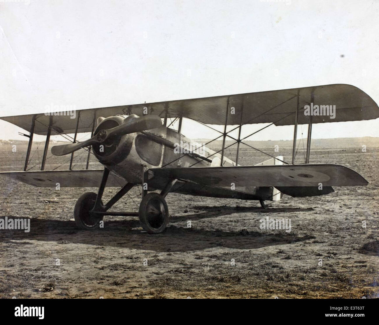 Lo SPAD VII era un caccia biplano francese ampiamente utilizzato durante la prima guerra mondiale. Noto per la sua robustezza e velocità, giocò un ruolo chiave nel combattimento aereo e divenne uno dei velivoli di maggior successo del suo tempo. Foto Stock