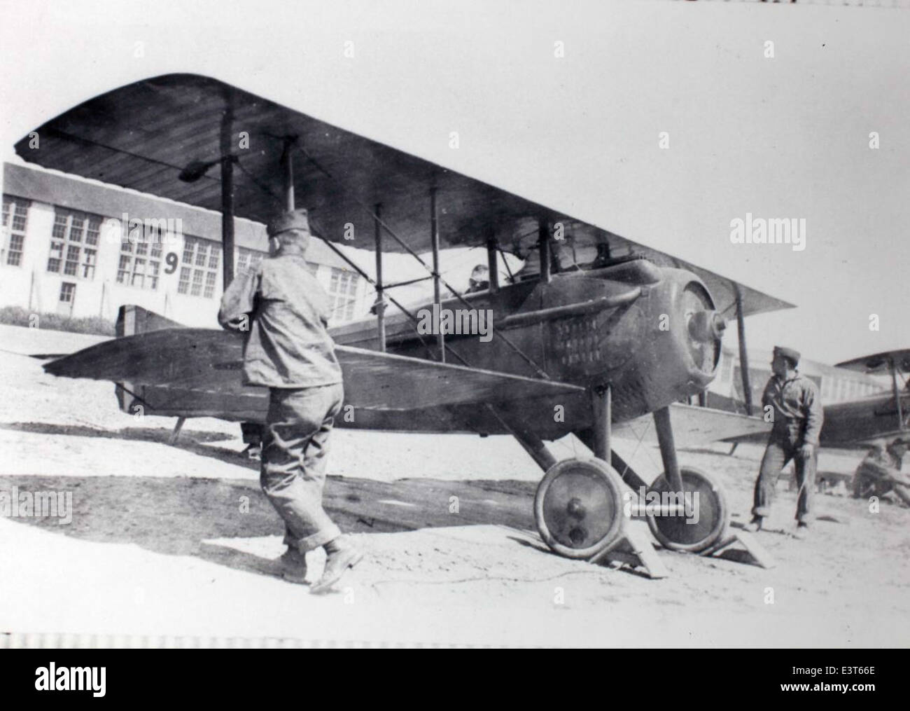 Lo SPAD VII era un caccia francese utilizzato durante la prima guerra mondiale, noto per la sua velocità e manovrabilità, giocò un ruolo chiave nel combattimento aereo contro aerei tedeschi ed era ampiamente considerato come uno dei caccia più efficaci del suo tempo. Foto Stock