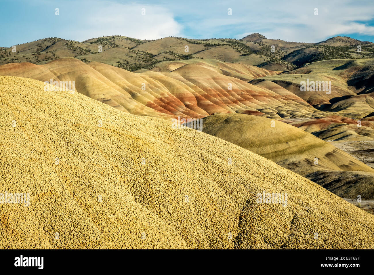 Colline dipinte mad di argilla di bentonite in John Day Fossil Beds National Monument in Oregon orientale Foto Stock