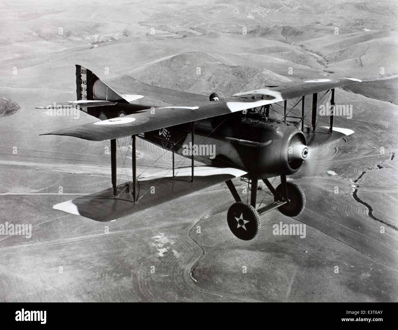 Lo SPAD XIII era un biplano francese utilizzato durante la prima guerra mondiale, rinomato per la sua robustezza e il successo nel combattimento aereo. L'aereo era uno dei caccia più efficaci della guerra, utilizzato sia dai piloti francesi che da quelli americani. Foto Stock