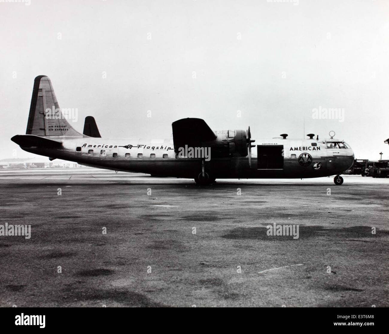 Il Consolidated Model 39, noto come Liberator Liner, era un aereo da trasporto civile sviluppato alla fine degli anni '1930 Questo velivolo era basato sul bombardiere militare B-24 Liberator ed era stato progettato per trasportare passeggeri con maggior comfort. Nonostante le sue origini militari, ha mostrato progressi significativi nel settore dell'aviazione, tra cui la sua gamma e la capacità di trasporto passeggeri. Foto Stock