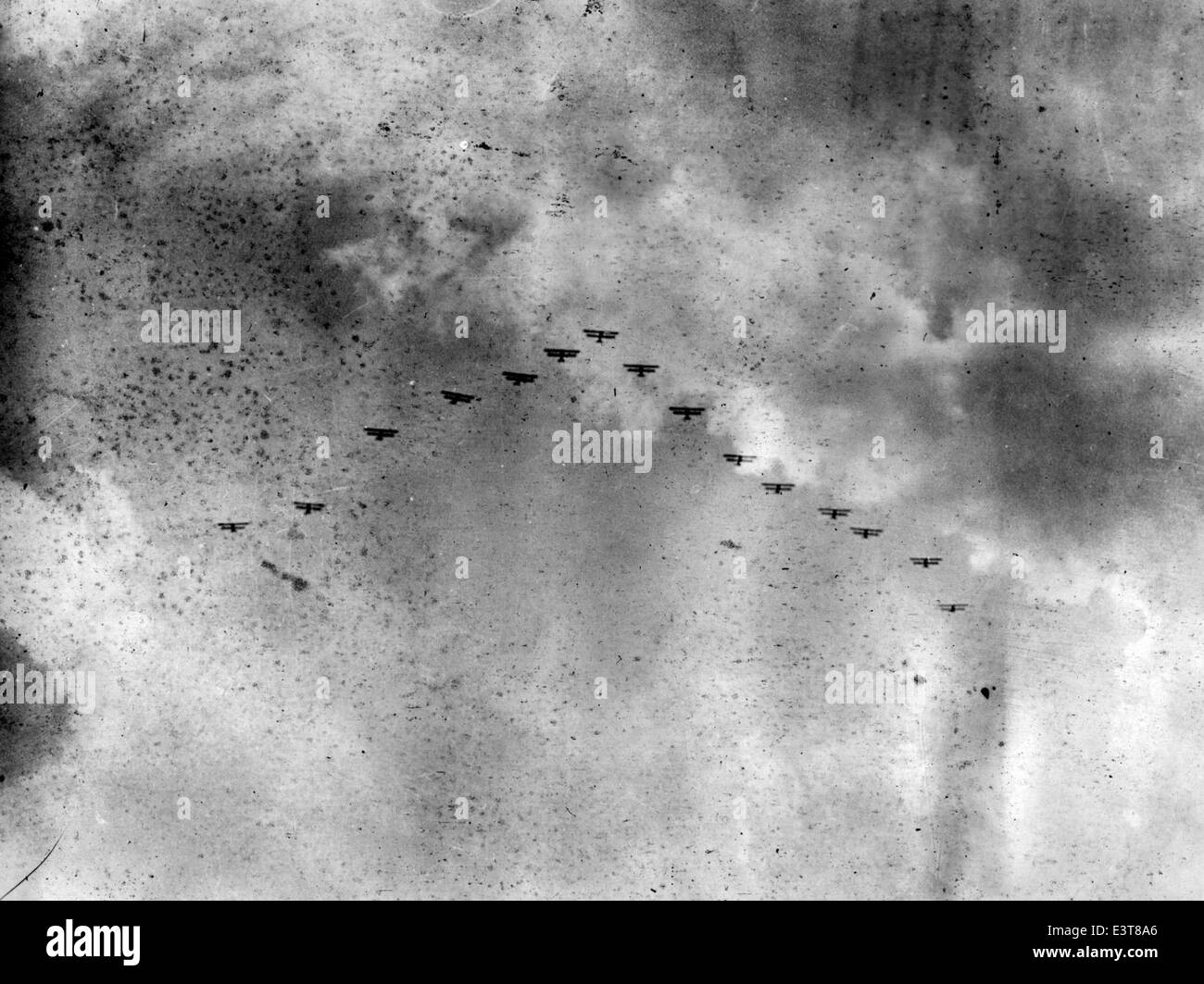 Questa collezione di fotografie di Kelly Field offre uno sguardo alla storia iniziale dell'aviazione militare, concentrandosi sull'addestramento, la manutenzione degli aeromobili e il ruolo del campo durante la prima guerra mondiale e oltre. Foto Stock
