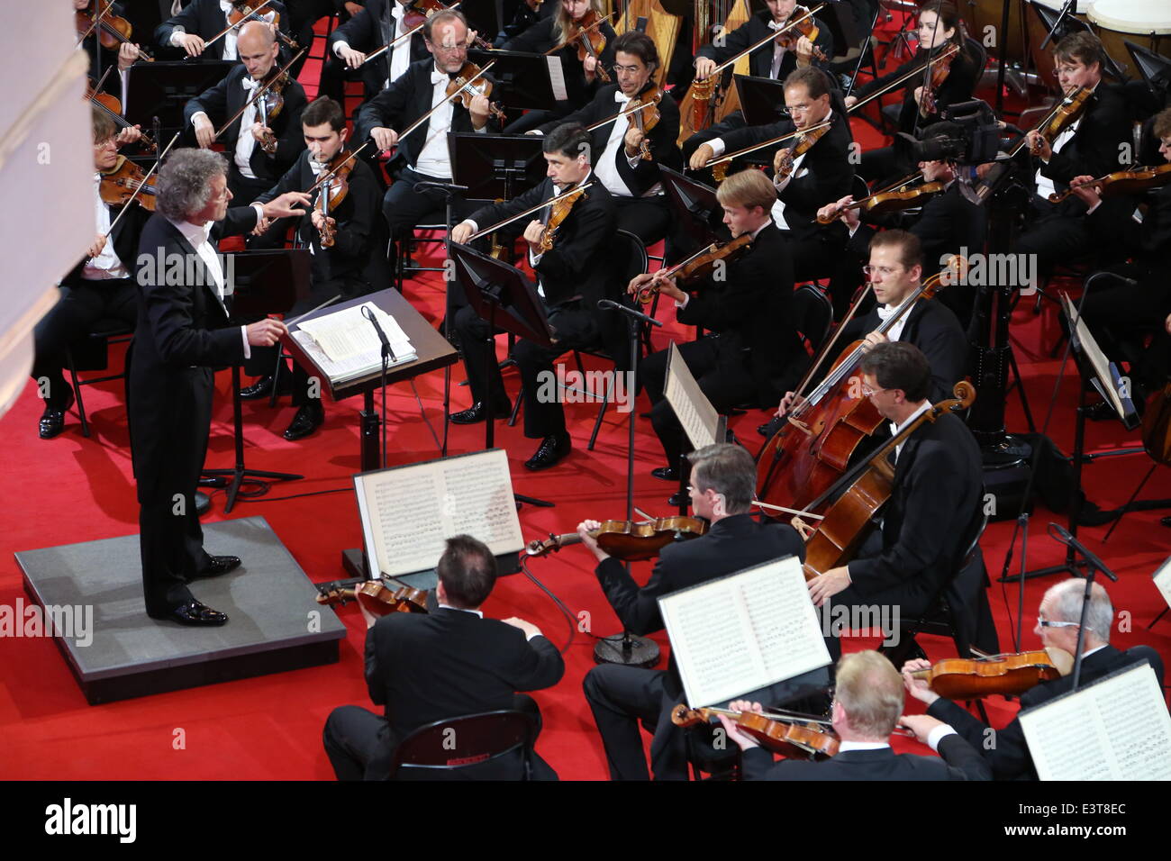 Sarajevo. Il 28 giugno, 2014. La Vienna Philharmonic Orchestra esegue a Sarajevo, Bosnia ed Erzegovina, il 28 giugno 2014, in occasione del centenario del focolaio di guerra mondiale I. Credito: Haris Memija/Xinhua/Alamy Live News Foto Stock