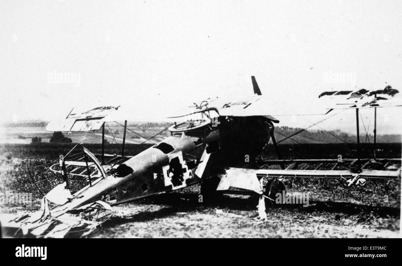 Halberstadt Cl. II era un aereo da caccia monoposto tedesco utilizzato durante la prima guerra mondiale. Era noto per la sua efficacia in missioni di attacco al suolo e ricognizione, contribuendo alla potenza aerea della Germania durante la guerra. La collezione di Lou Larson conserva la storia di questo aereo. Foto Stock