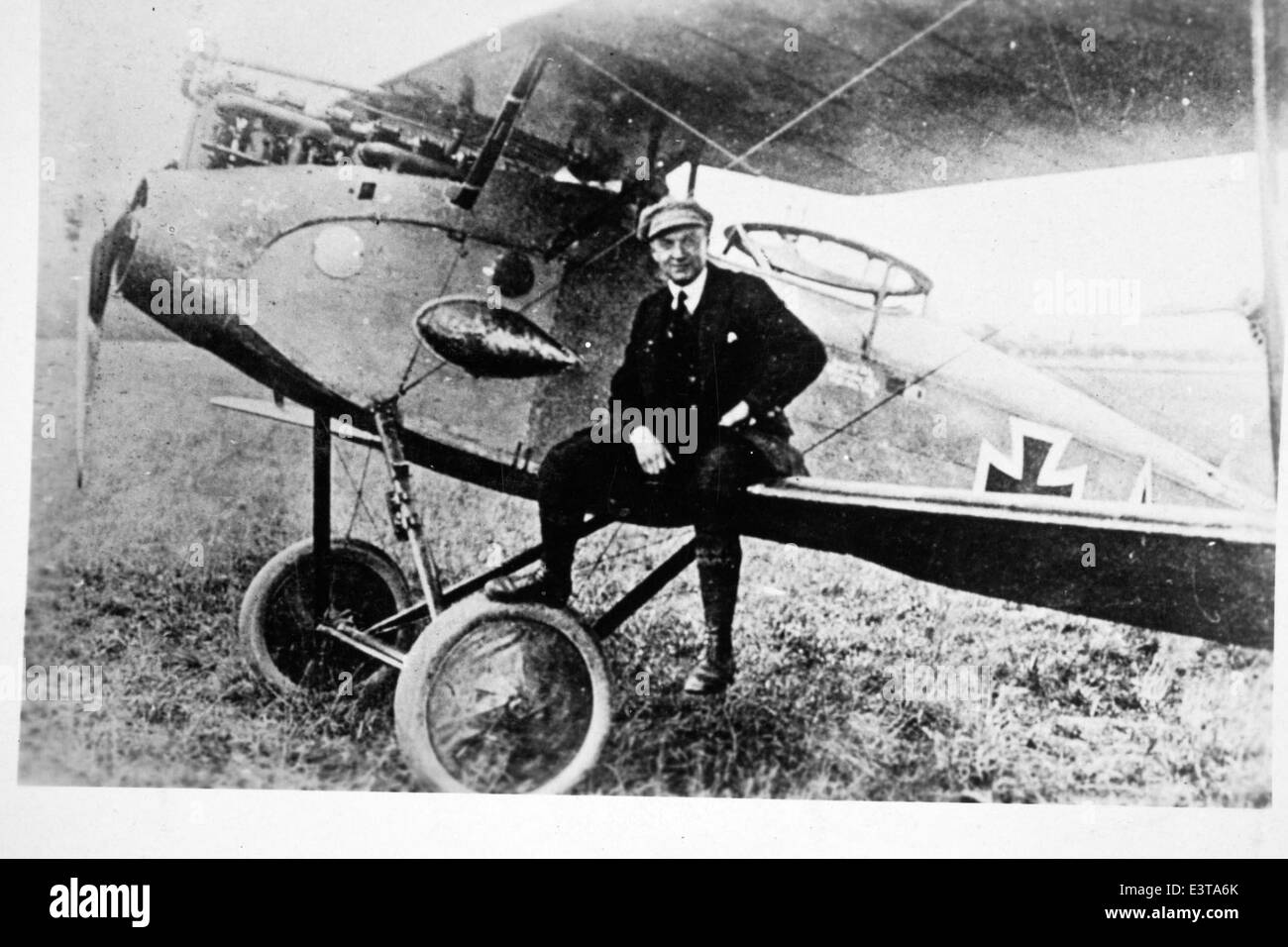 Halberstadt CL. II era un caccia tedesco e un aereo da attacco al suolo utilizzato durante la prima guerra mondiale, noto per il suo design robusto e la versatilità, il CL. II fu impiegato sia per missioni di ricognizione che per missioni di supporto ravvicinato. Giocò un ruolo significativo nelle fasi successive della guerra, fornendo supporto aereo per le operazioni di terra. Foto Stock