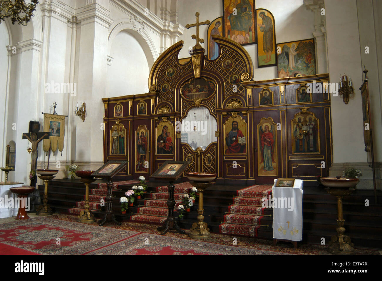 Iconostasi lignea nella cattedrale ortodossa dei Santi Cirillo e