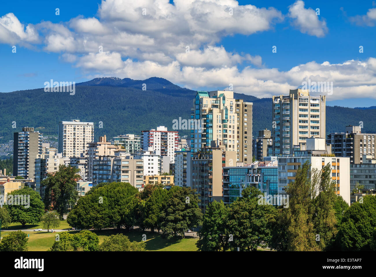 Vista sul West End di Vancouver attraverso English Bay Foto Stock