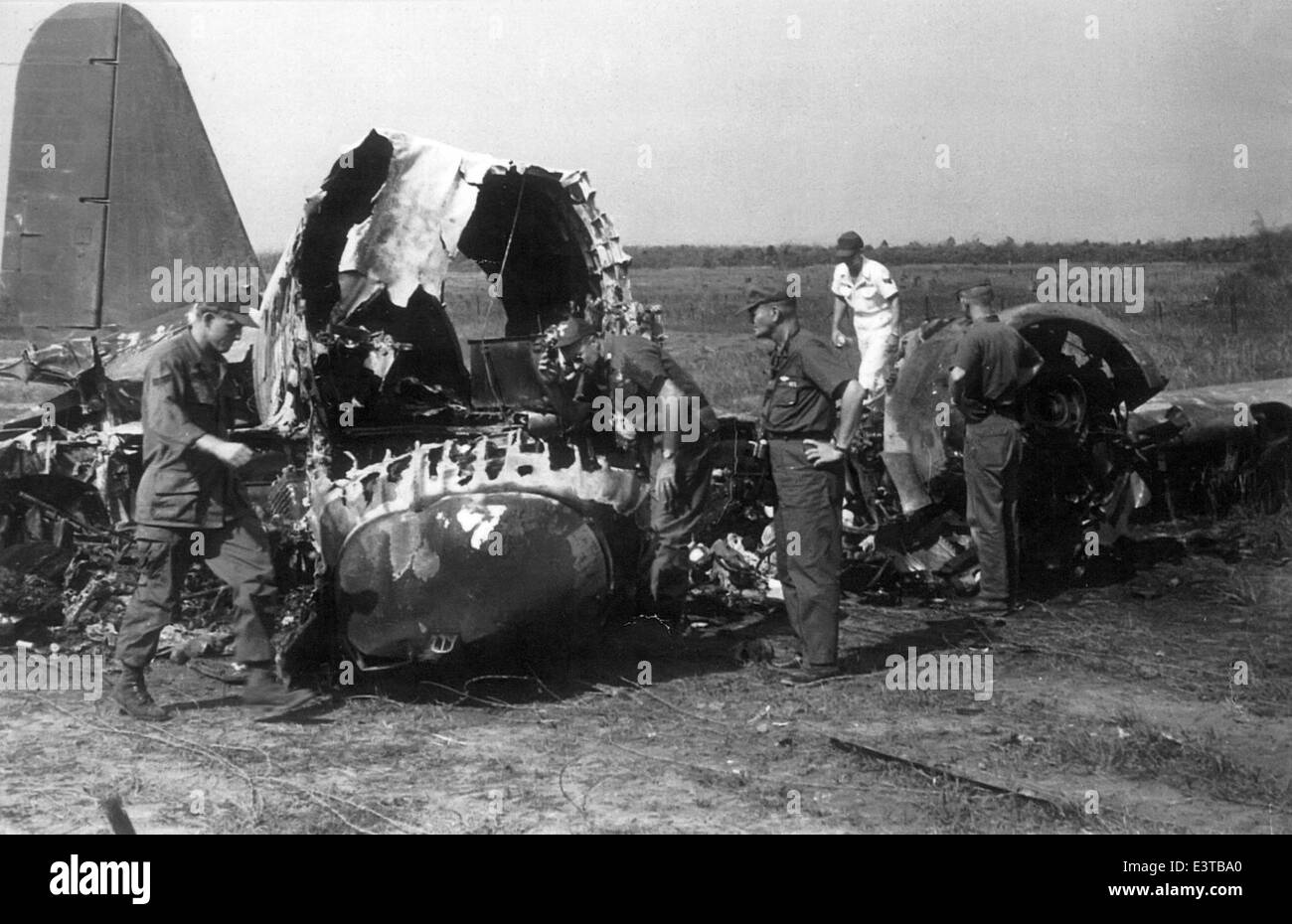Douglas AC-47D, crash, via Mutza Foto Stock